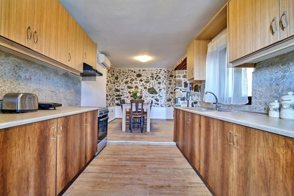 Maria'S Cozy Stonehouse Villa Kerames Екстериор снимка